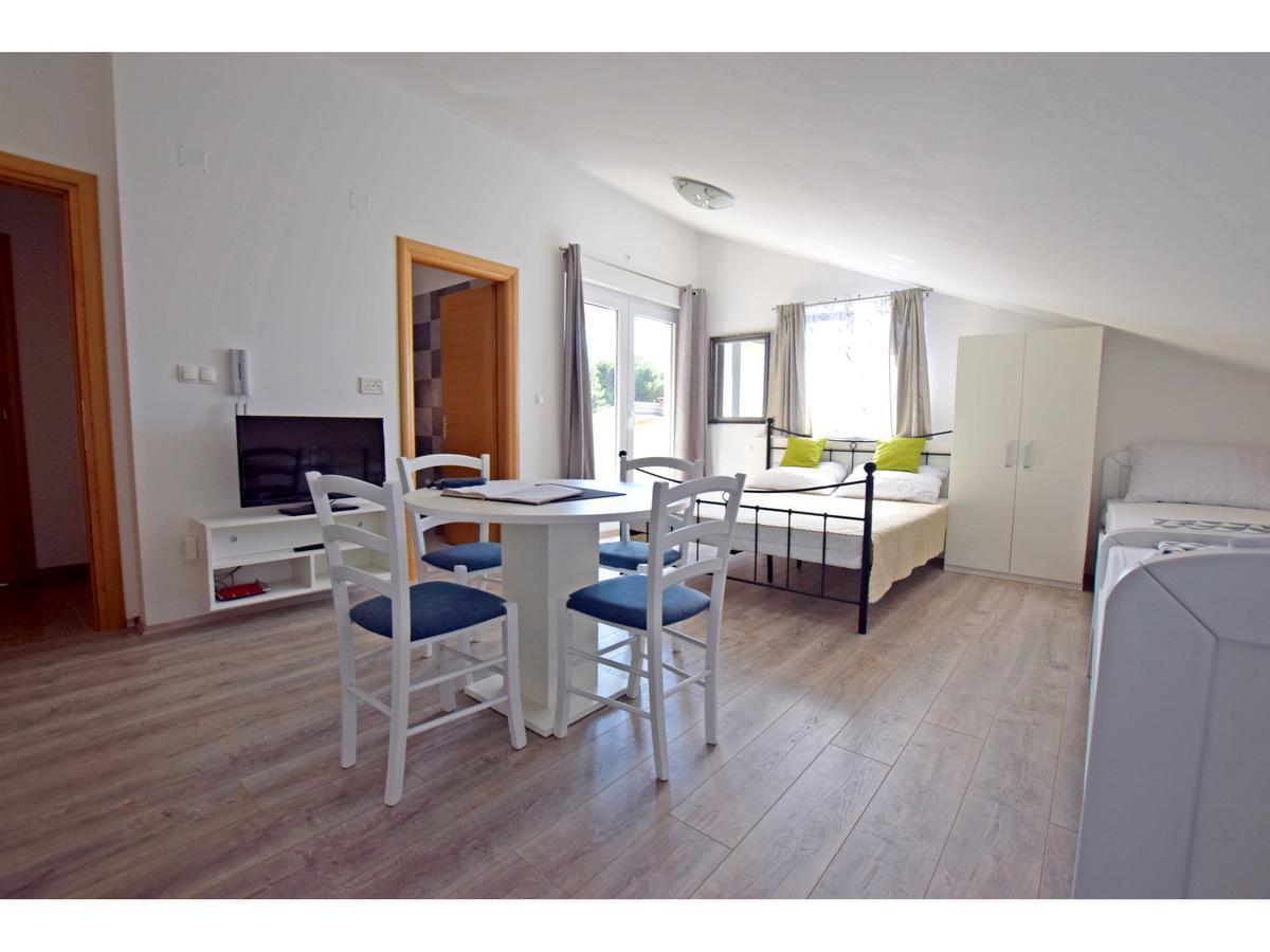 Apartman Branka Starigrad Paklenica Exterior foto